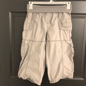 💥HOT SALE💥 Calvin Klein multi pocket cargo capri